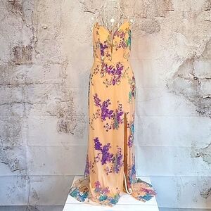 City Triangle sequined long gown with a sweetheart neckline Size S